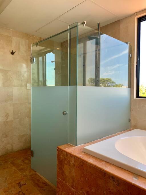 Charming Lagoon Front Villa By Casa Paraiso Cancún Kültér fotó